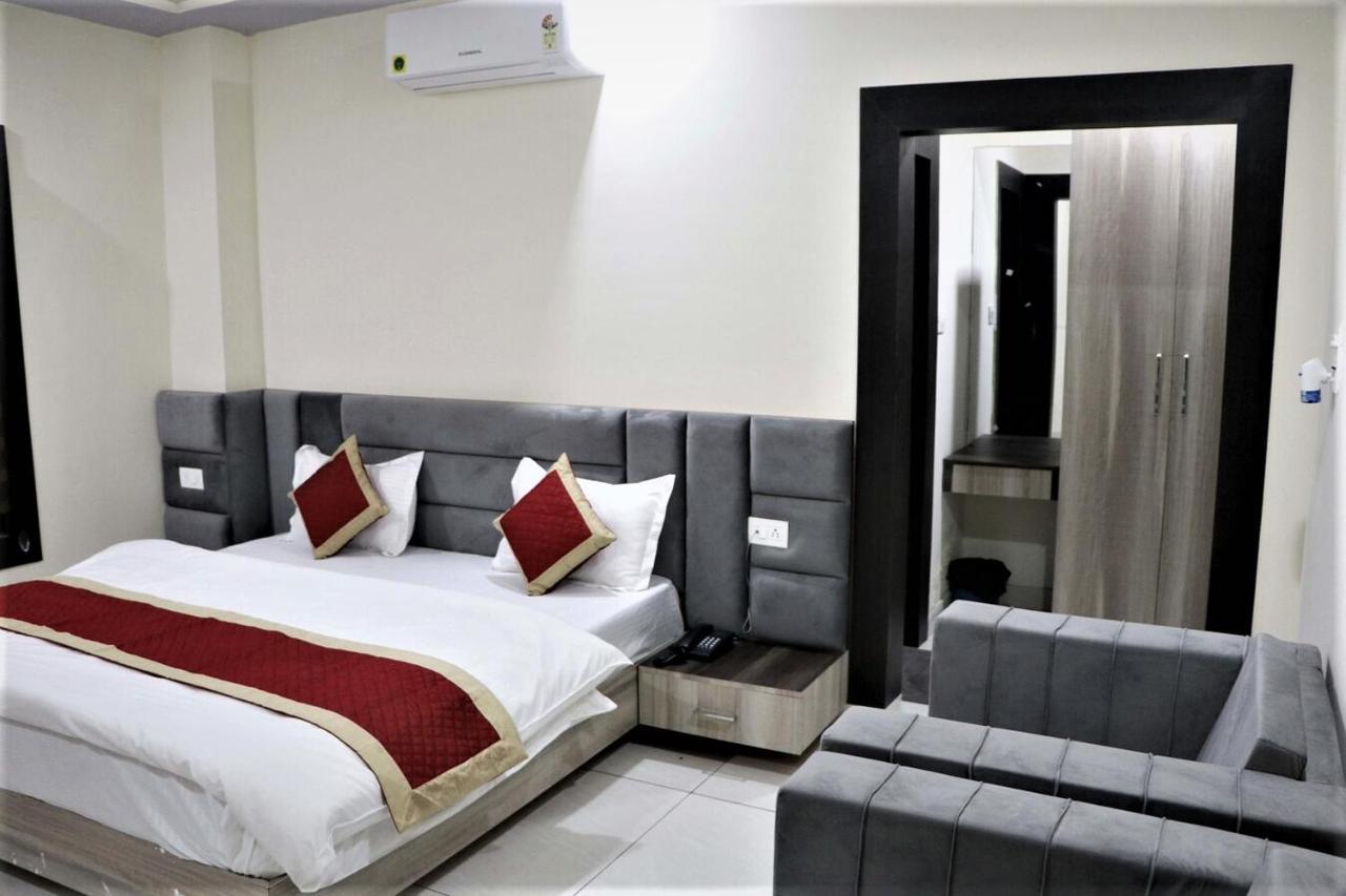 Hotel Blue Pine 하리드와르 외부 사진