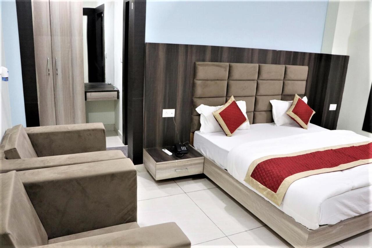 Hotel Blue Pine 하리드와르 외부 사진