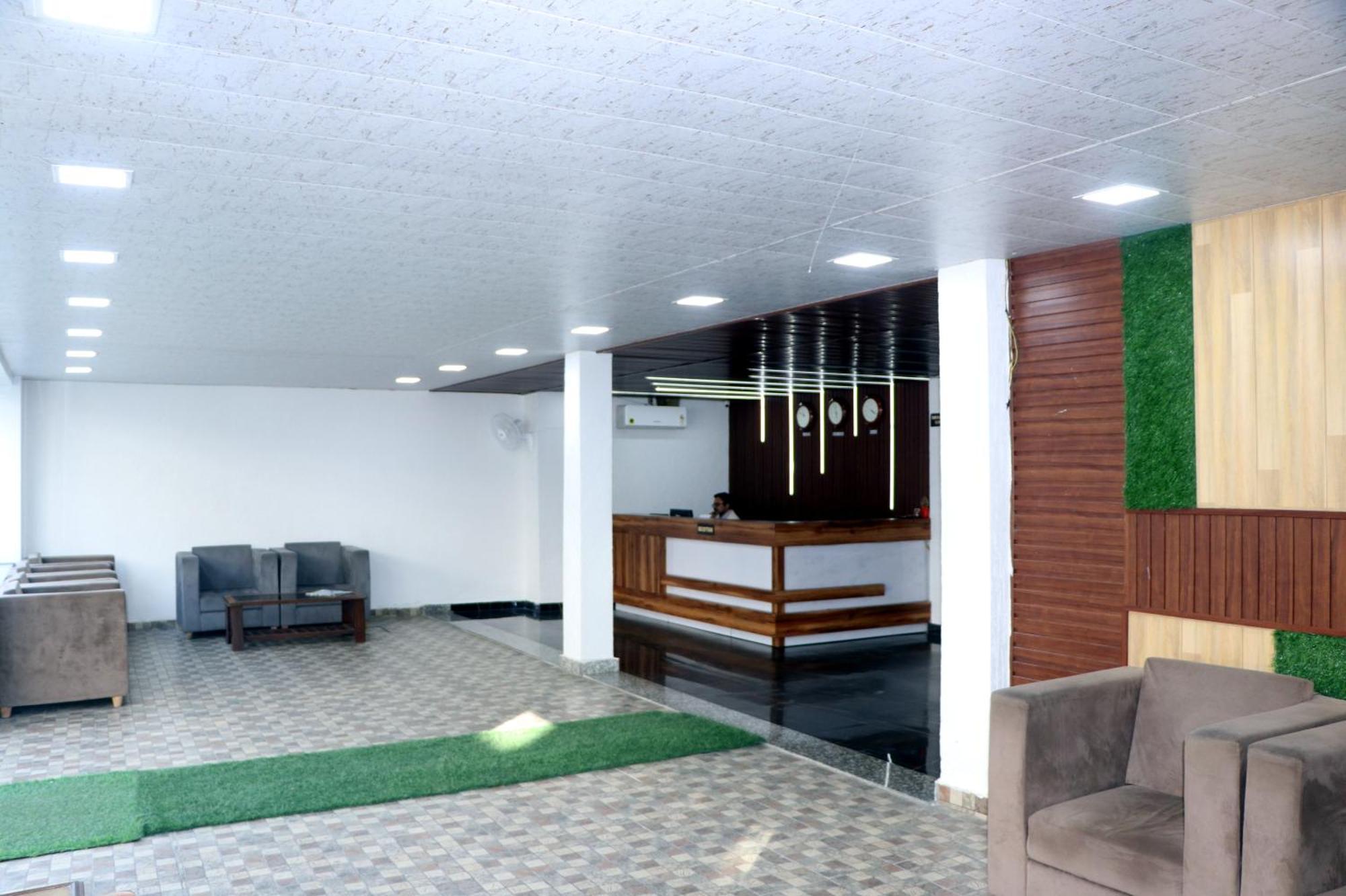 Hotel Blue Pine 하리드와르 외부 사진
